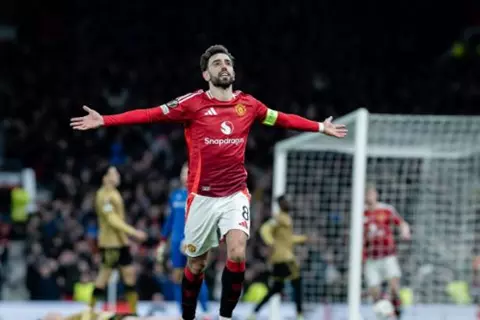 برونو فيرنانديز: لا يجب أن يتحدث أحد عن أجور اللاعبين.. وبقيت في يونايتد لتحقيق النجاح